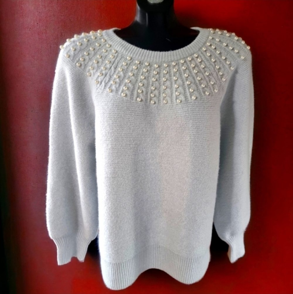 🆕️ Design History Super Soft Pearl Embellished Light Gray Sweater Size L